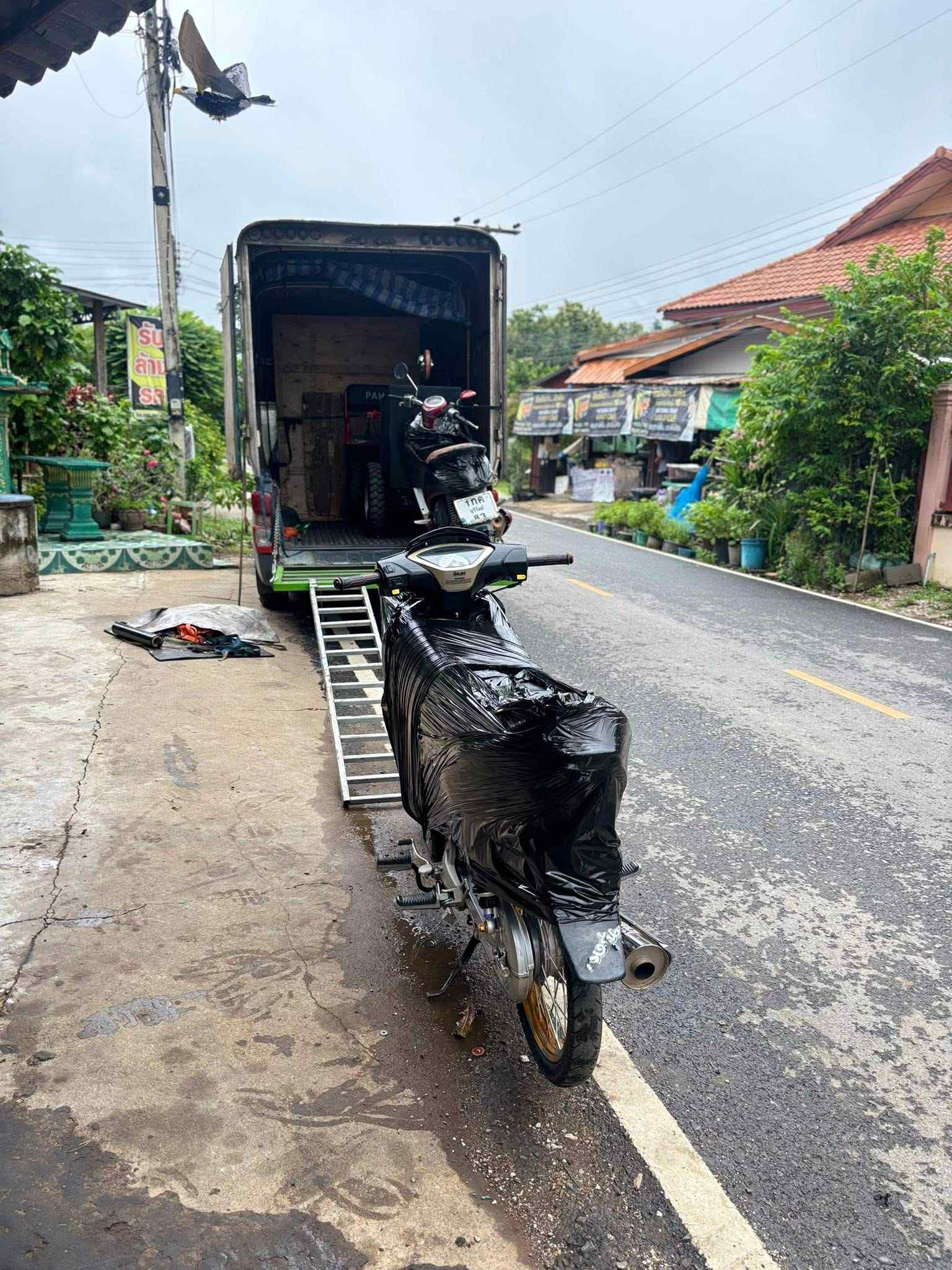 ขนส่งมอเตอร์ไซค์ กรุงเทพ ฝั่งธน | LPF Transport